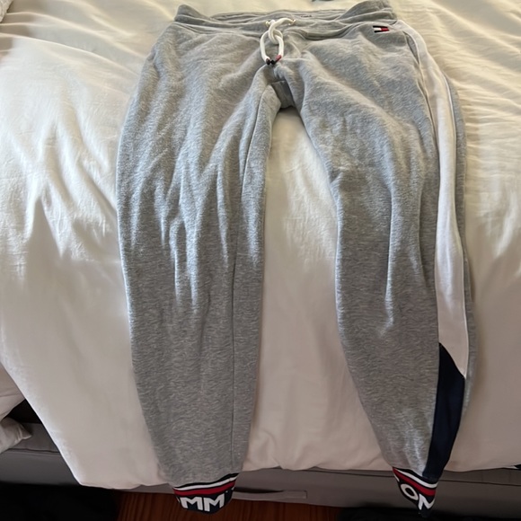 Joggers with stripe panel on the side with pockets - Picture 4 of 4